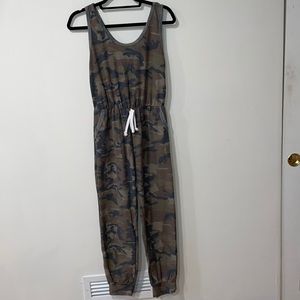 Medium camo romper